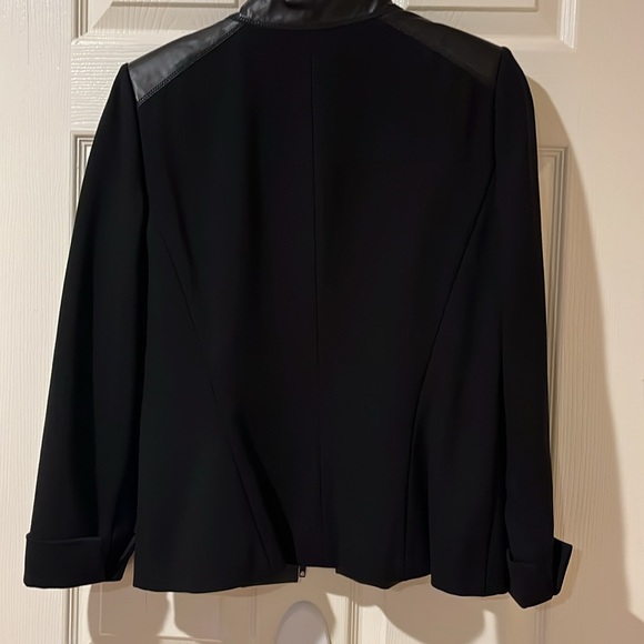 Lafayette 148 leather trimmed blazer. - Picture 6 of 9